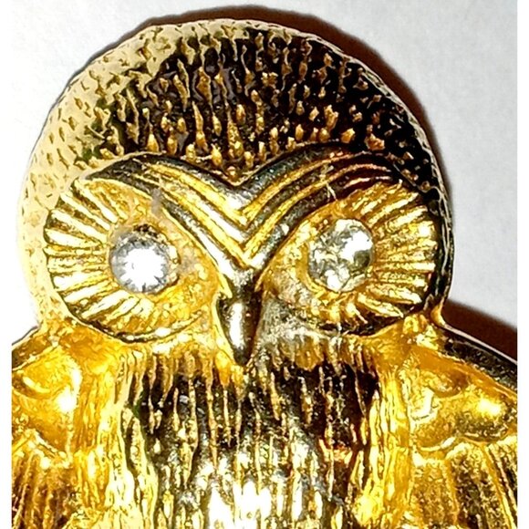 Vintage Owl Brooch Gold Plated Textured Clear Rhinestones Detailed Bird Pin - Picture 1 of 10
